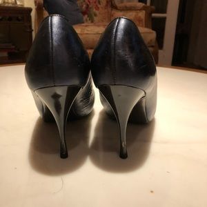 Aleksander McQueen navy pumps. 35.5